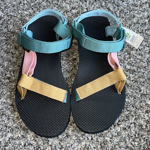 🎈Teva Women's Original Universal Sandal Size 9 NWT - Picture 1 of 5